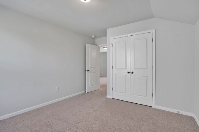 Building Photo - Elegant 4 Bedroom 2.5 Bathroom Home Near Downtown Greenville $2,400/mo rent