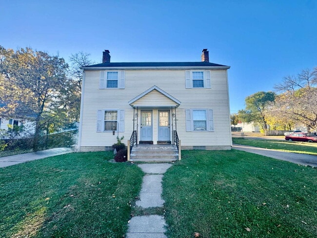 Primary Photo - 2 Bedroom, 1 Bathroom Unit in 2nd Street D...