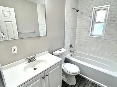 Building Photo - 2040 Faywood Dr