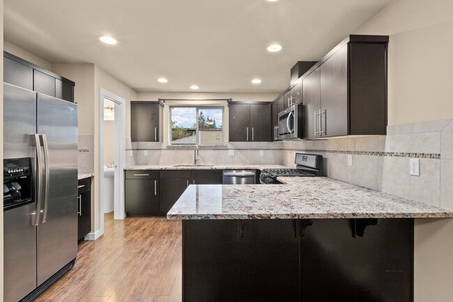 Building Photo - 2bd/2.5ba Seattle Townhome