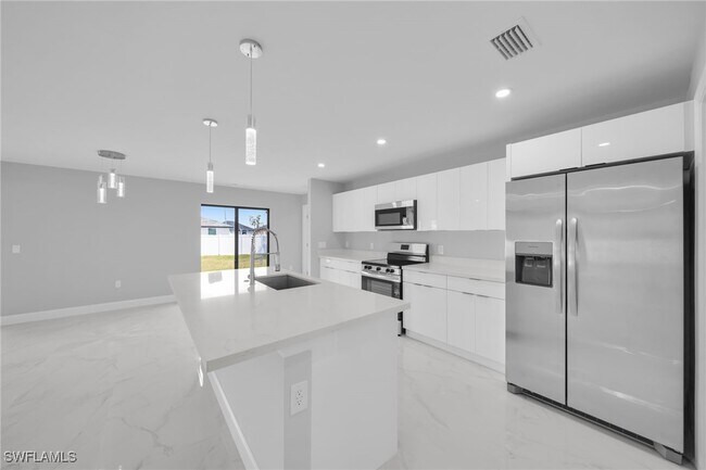 Building Photo - 20 SW 17th Pl