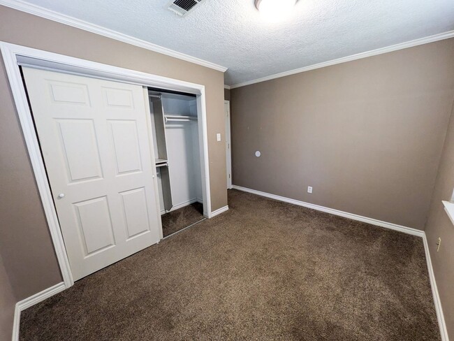 Building Photo - 2430 Granger Dr