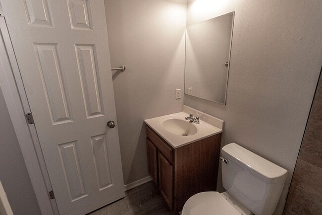 Building Photo - 215 Wheaton Ct