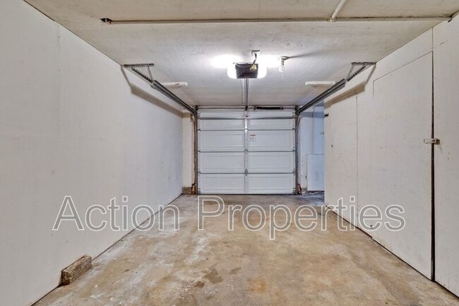Building Photo - 489 Rollins Rd