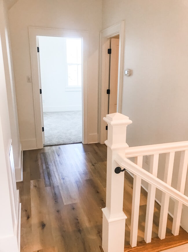 Building Photo - 764 E 2nd St