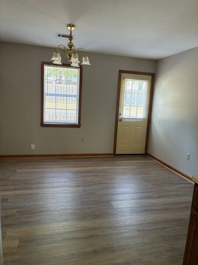 Building Photo - 2702 Oak Meadow Pl