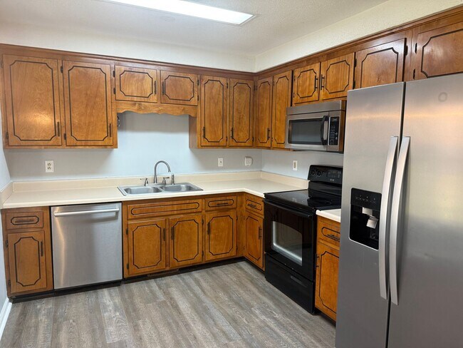 Building Photo - Charming 3 Bedroom, 1.5 Bath Ranch-Style Home