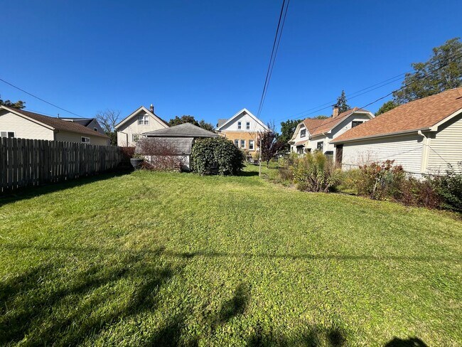 Building Photo - 334 N 60th St