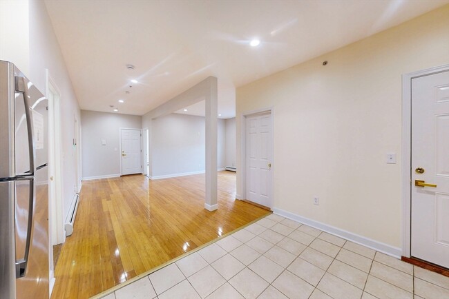 Building Photo - 7 Estella St