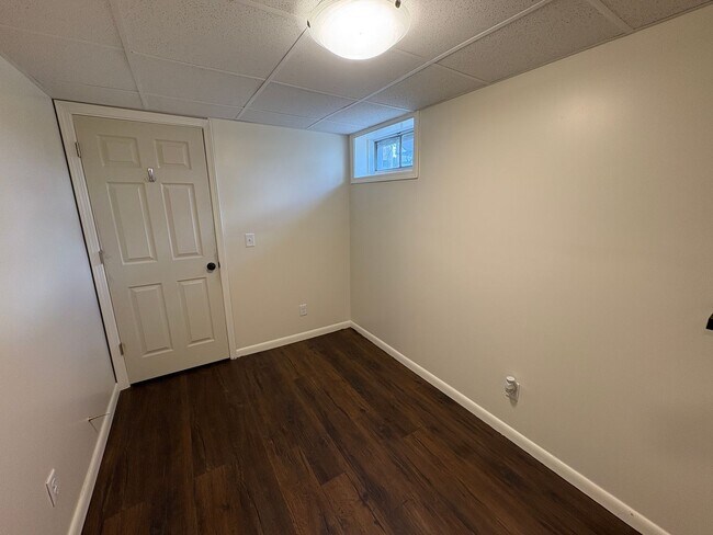 Building Photo - Spacious 4 Bedroom Home *Pet Friendly*