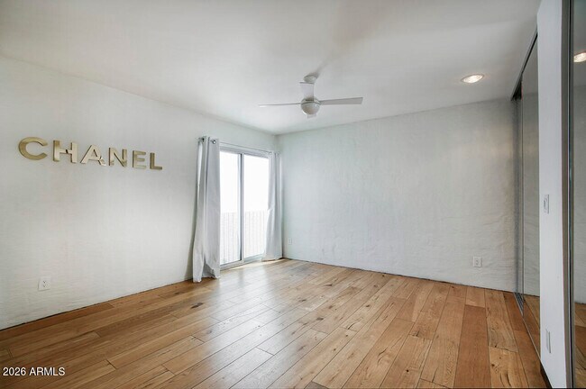 Building Photo - 3261 E Camelback Rd
