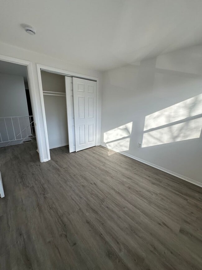 Building Photo - Welcome home- 3 bedroom, 1.5 bath