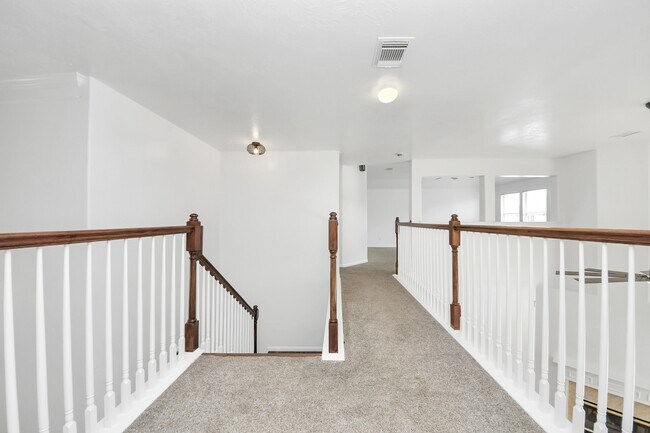 Building Photo - 1605 Spring Glen Ln