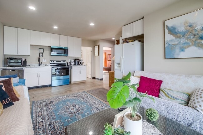 Building Photo - Gorgeous luxury flat with ocean view in La Jolla. Gustavo Lopez