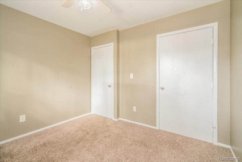 Building Photo - 1656 Parkwood Ave