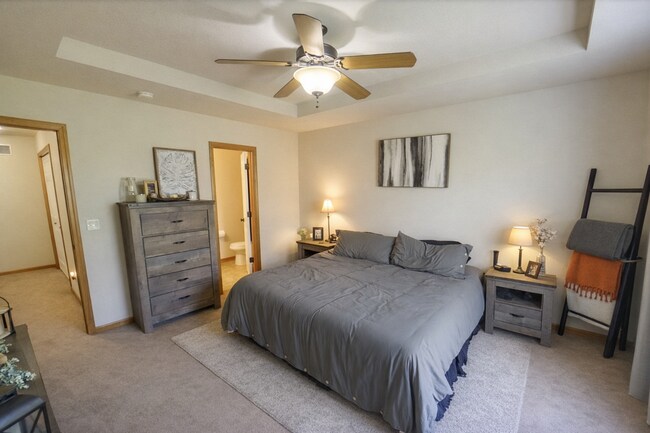 Building Photo - 3D Tour Available - Open Floor Plan + Miller Ranch Neighborhood + Community Pool + Lawn Care Prov...