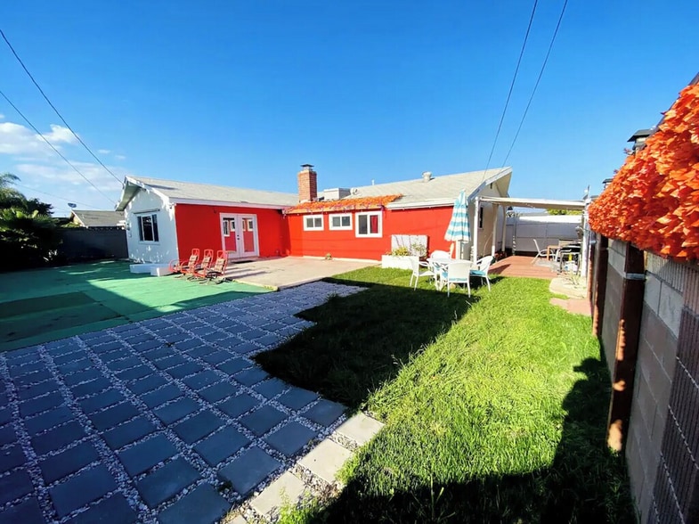 Building Photo - 8871 Belmont St