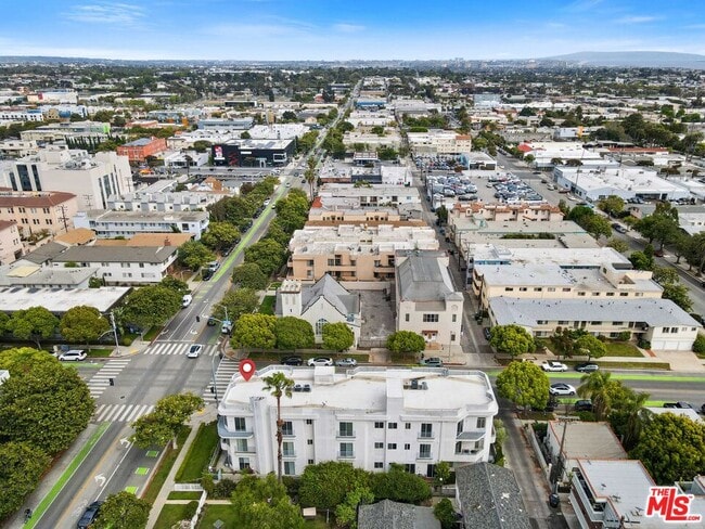 Building Photo - 1325 Arizona Ave