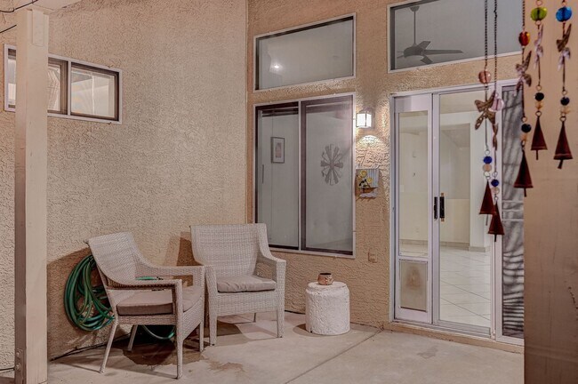Building Photo - Henderson Single-Story Gem with Gas Firepl...