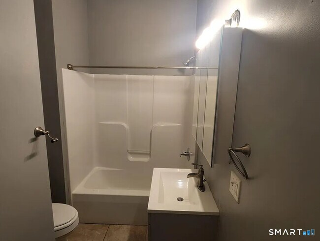 Building Photo - 245 Ferry St