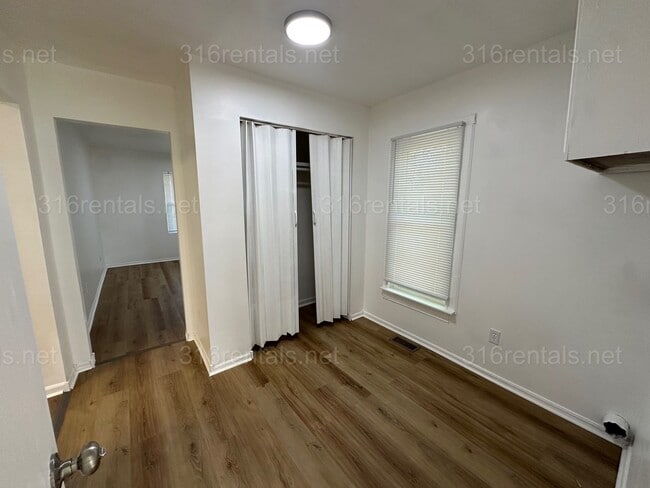 Building Photo - $795 - 1 bed 1 bath - Single Family Home