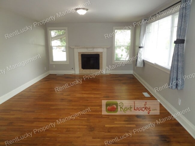Building Photo - Super-Cute 3-Bedroom House in Fantastic Re...