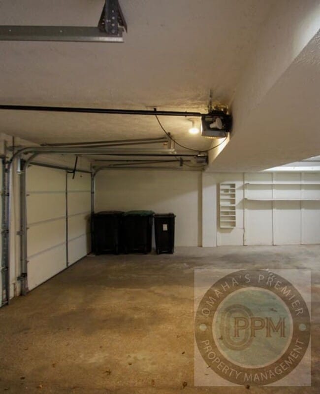 Building Photo - Millard 3 bed 3 bath with Park Access!