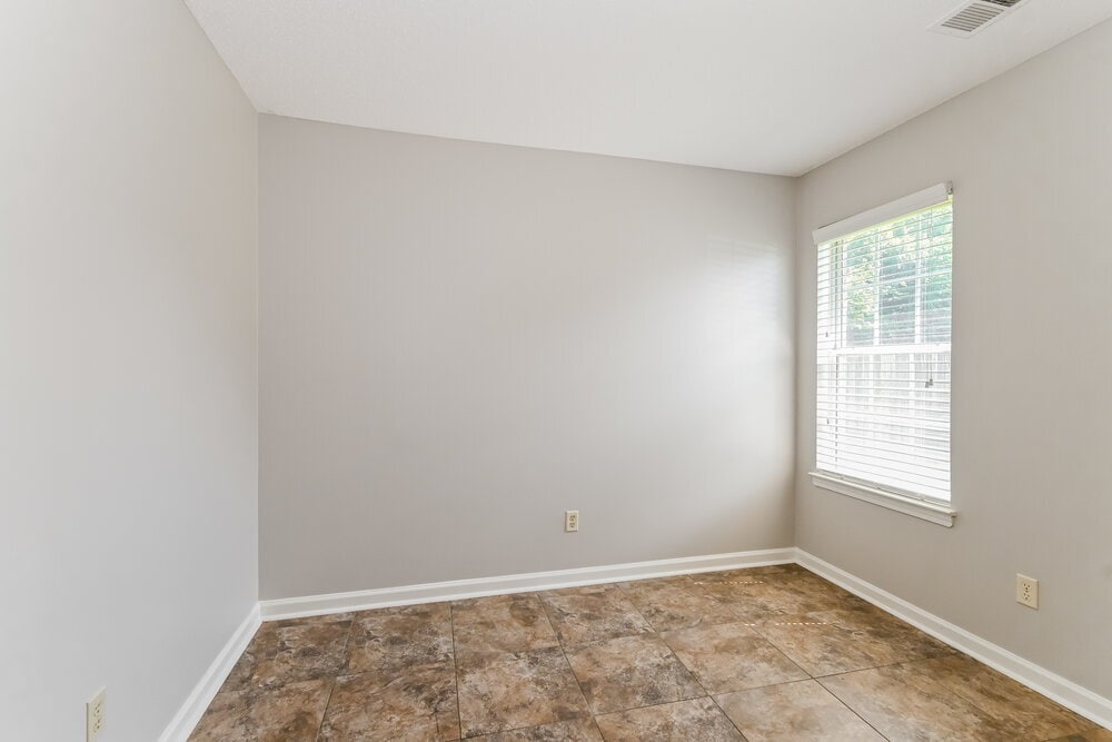 Building Photo - 4258 Ravenwood Dr N