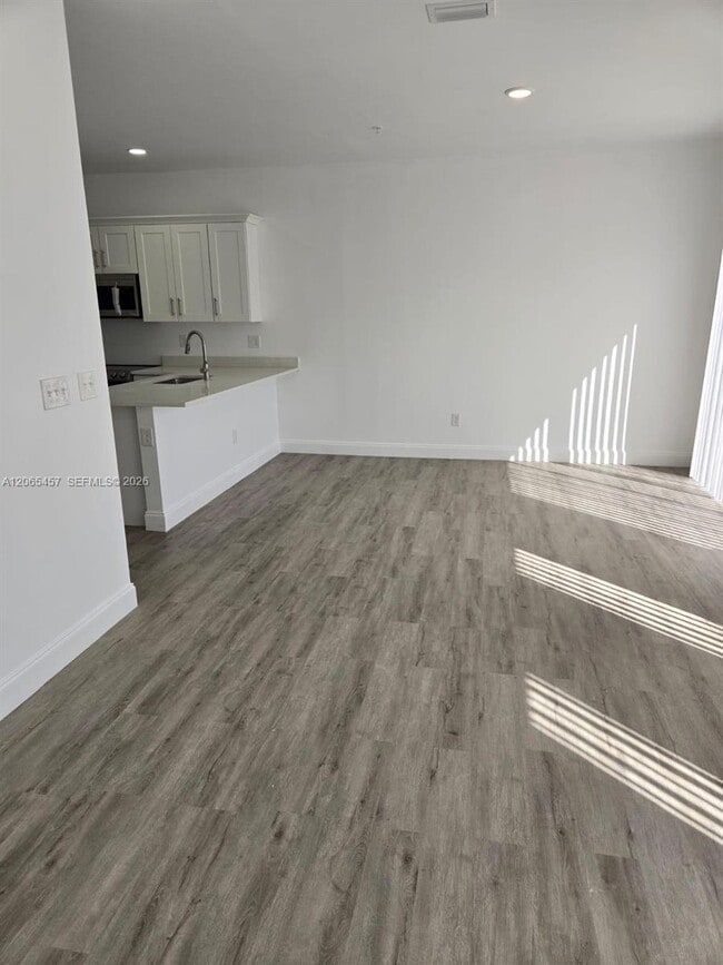 Building Photo - 4215 Gulfstream Rd