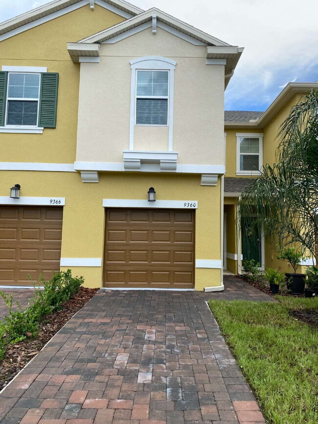 Primary Photo - "Charming 3-Bedroom Oasis with 2.5 Baths i...