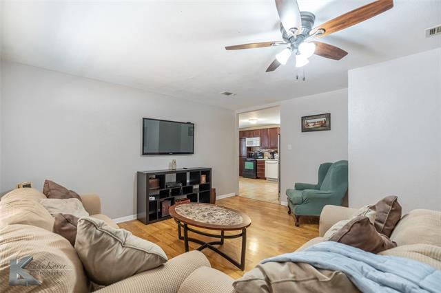 Building Photo - 833 Westview Dr