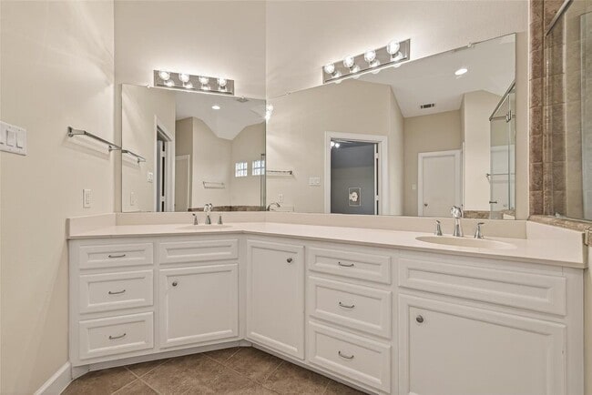 Building Photo - 11504 Main Pine Dr