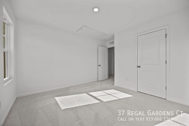 Building Photo - 37 Regal Gdns Ct