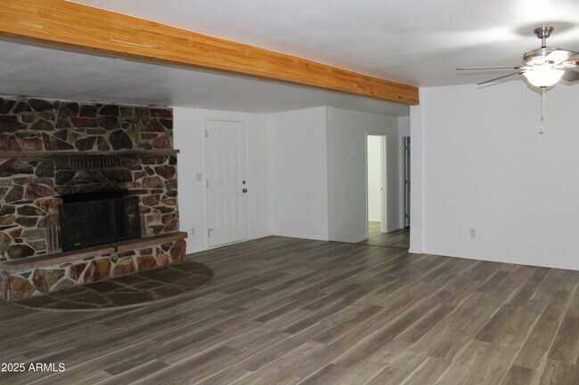 Building Photo - 1347 S Meridian Rd