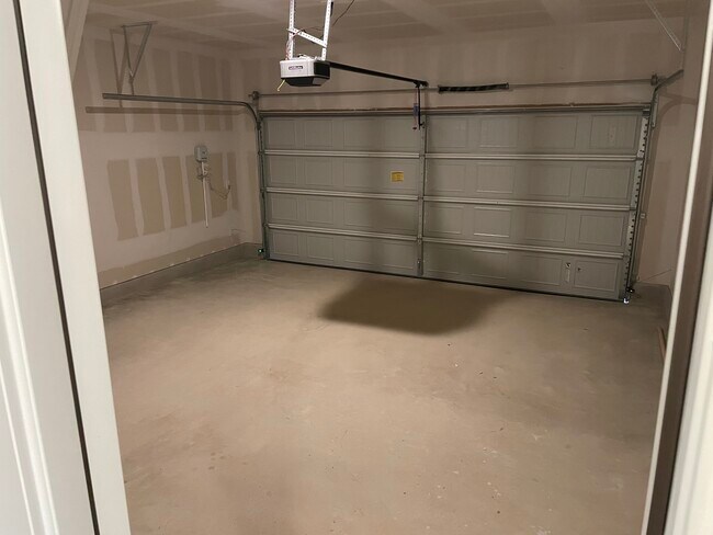 Garage - 878 Pepperbark Loop