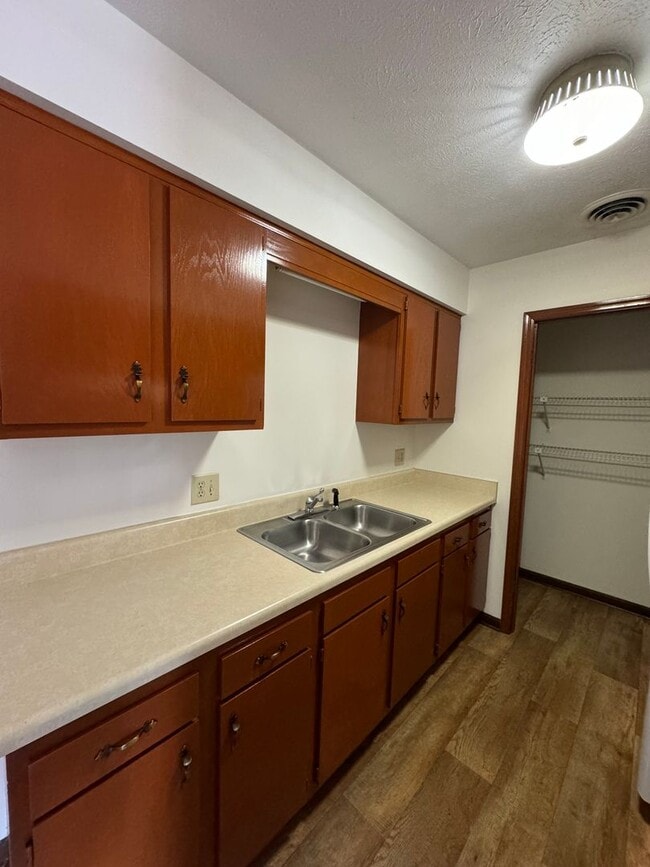 Building Photo - Apartment for Rent - Exclusive Leasing Special