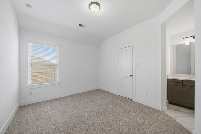 Building Photo - 7422 Netherfield Ln