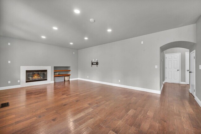 Building Photo - 4360 Great Falls Loop