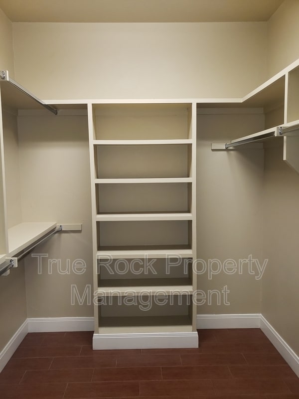 Building Photo - 1409 N Monte Vista St