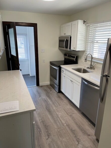 Building Photo - 712 Broad St