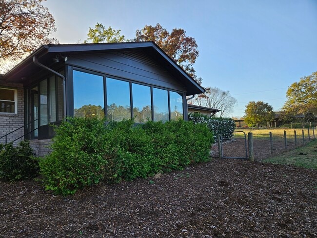 Building Photo - 9614 Heritage Ln
