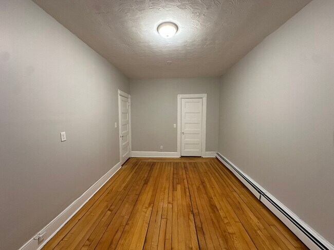 Building Photo - 39 Forest St