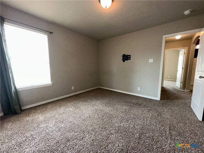 Building Photo - 2702 Montague County Dr