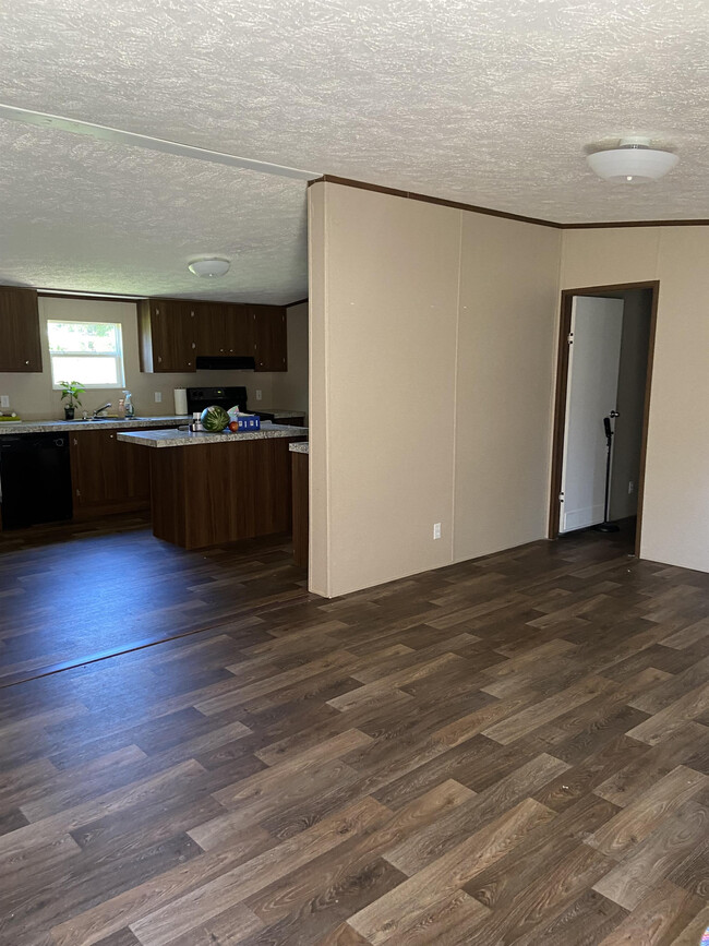 Building Photo - 226 Stinson Dr