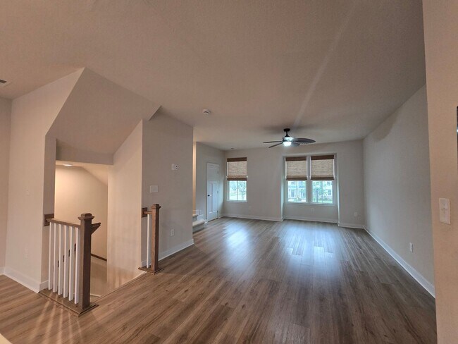 Building Photo - 4 Bed, 3.5 Bath Townhome Located just minutes from the VA/NC Line