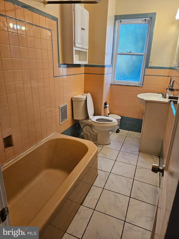 Building Photo - 244 Cleveland Ave