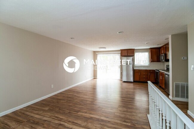 Building Photo - 4 Bedroom Pet-Friendly Home in Louisville, KY with Main Street Renewal