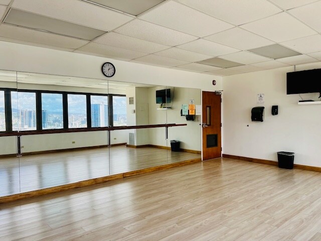 Building Photo - 400 Hobron Ln