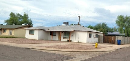 Building Photo - NICE 4 BED 2 BATH CORNER LOT HOME!!!!