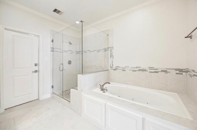 Building Photo - 1230 W 25th St